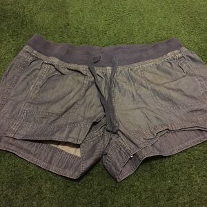 Dark wash elastic waist 100% cotton shorts!