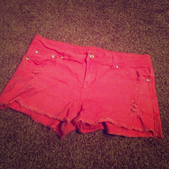 Really cute salmon denim shorts!