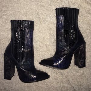 Topshop Chelsea Boots in Navy
