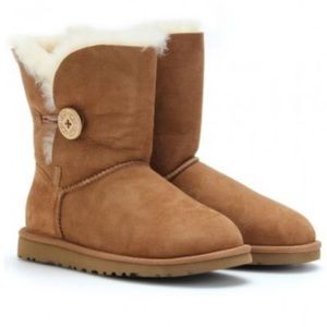 Ugg boot short w Bailey button