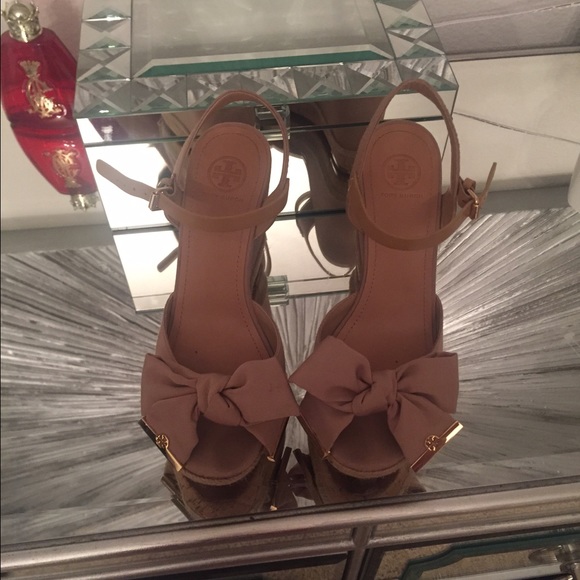 Tory Burch Penny Faille Bow Wedge- love these😍 - Picture 2 of 3