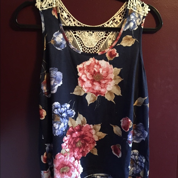 Dressy floral tank - Picture 1 of 3