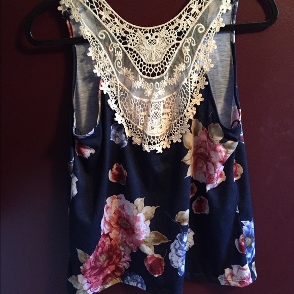 Dressy floral tank - Picture 2 of 3