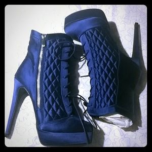 Blue high heeled bootie
