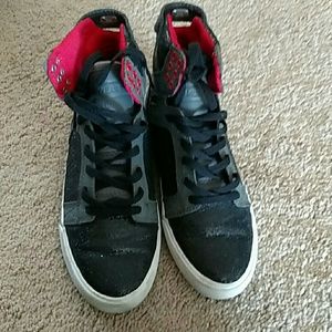 Supra size 8 womens  very cute !!