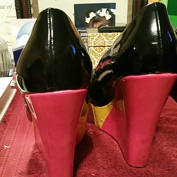 Shoes - Picture 2 of 3