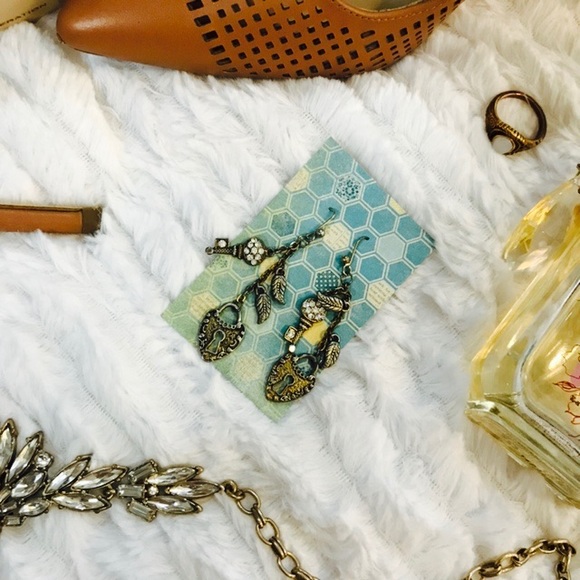 Juicy Lock & Key Heart Dangle Earrings! - Picture 3 of 4