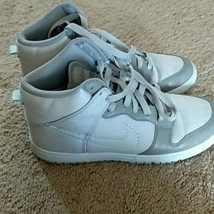Nike size 8 women high tops