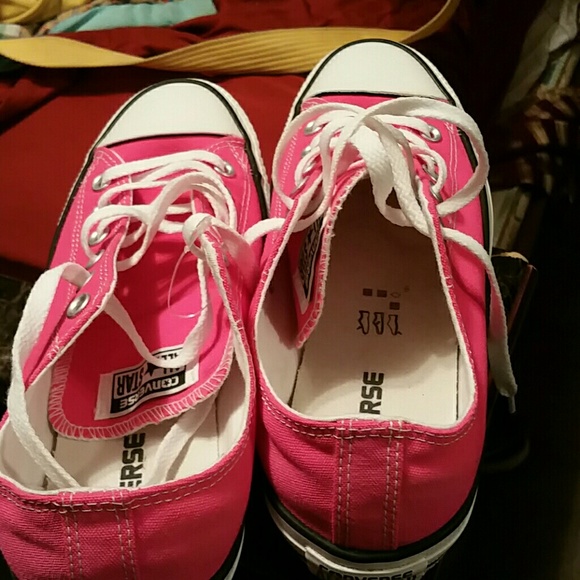 Converse still in the boxs - Picture 3 of 3