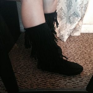 Fringe black boots