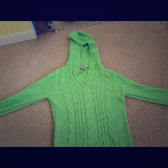 Comfy stylish green sweater!!!👍🏼👍🏼