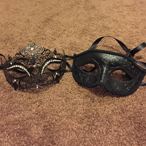 Masquerade couple masks