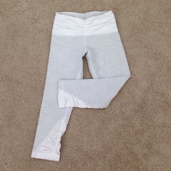 lululemon athletica Pants - Lululemon Grey Crop Leggings