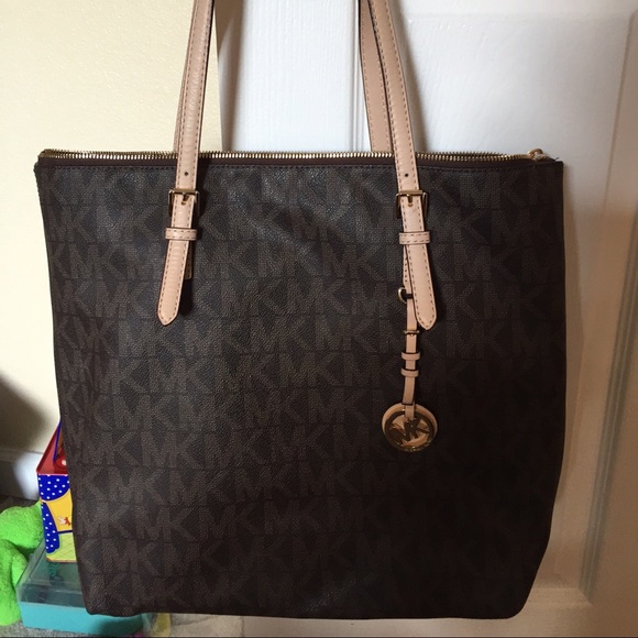 🚫SOLD🚫Large MK purse