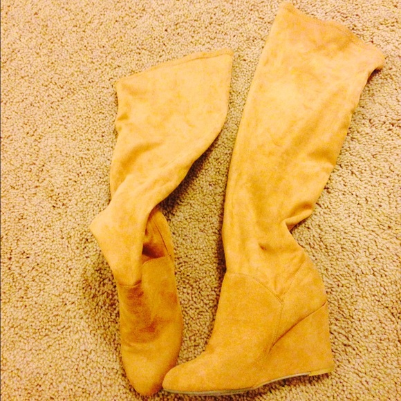 MAKE AN OFFER! Knee high boots