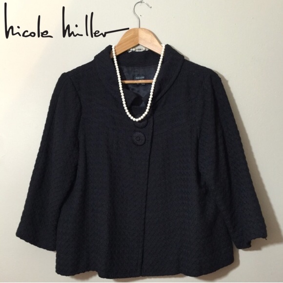 Nicole Miller Jackets & Blazers - Nicole Miller Black Swing Blazer w/ Box Pleat Back