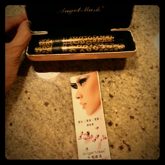 SOLD ON MERC!!! 3-D Fiber Optic Mascara!