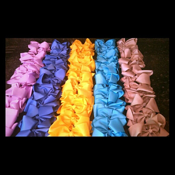 Bows 5 inch on alligator clip - Picture 1 of 1