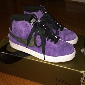 Nike Blazer Premium SB in suede purple and black