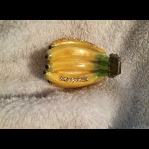 Tiny Banana Jewelry Box - Picture 1 of 2