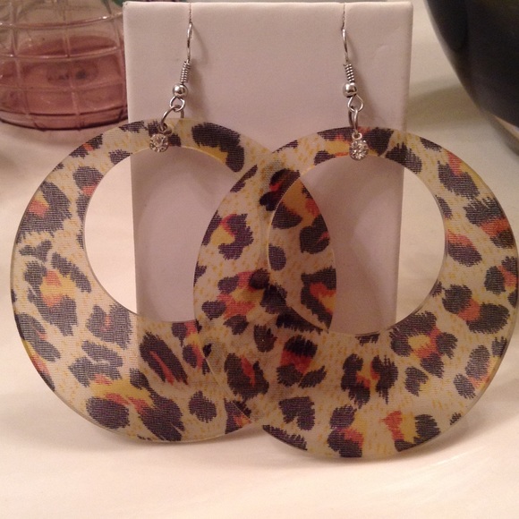 LEOPARD PRINT earrings! - Picture 2 of 3