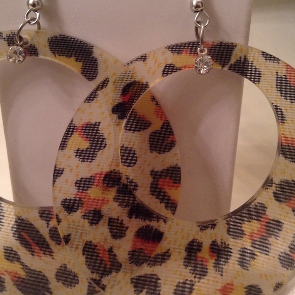 LEOPARD PRINT earrings! - Picture 3 of 3