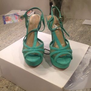 " Fawnia" heels size 6!