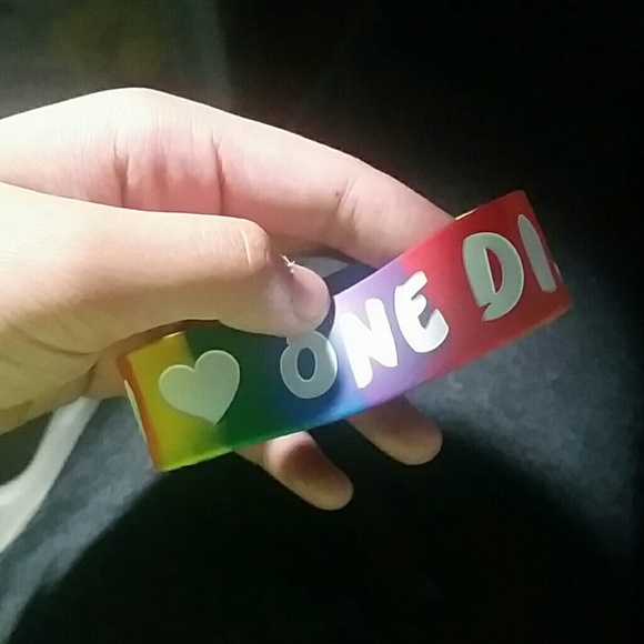 Rainbow I LOVE ONE DIRECTION bracelet - Picture 1 of 3