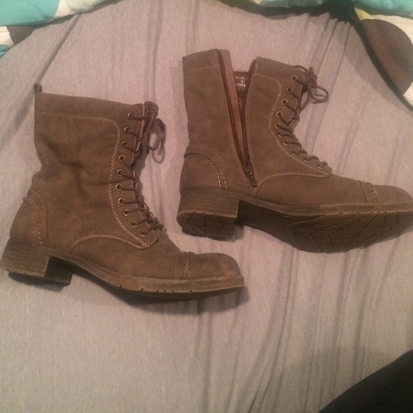 Combat boots