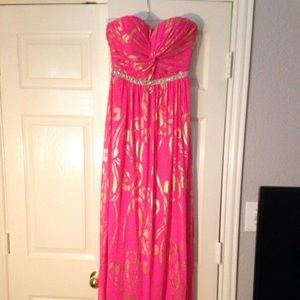 A long elegant dress , I wore it once size 5