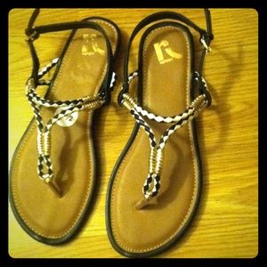 🌸Black & White sandals🌸