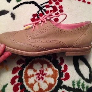 GAP tan oxfords with pink laces