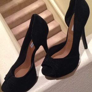 Steve Madden Black Open Toe Pumps