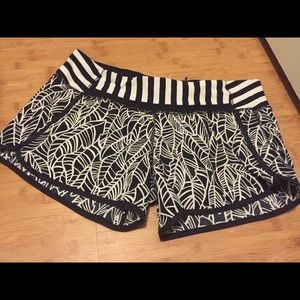 Lululemon shorts-Size 10