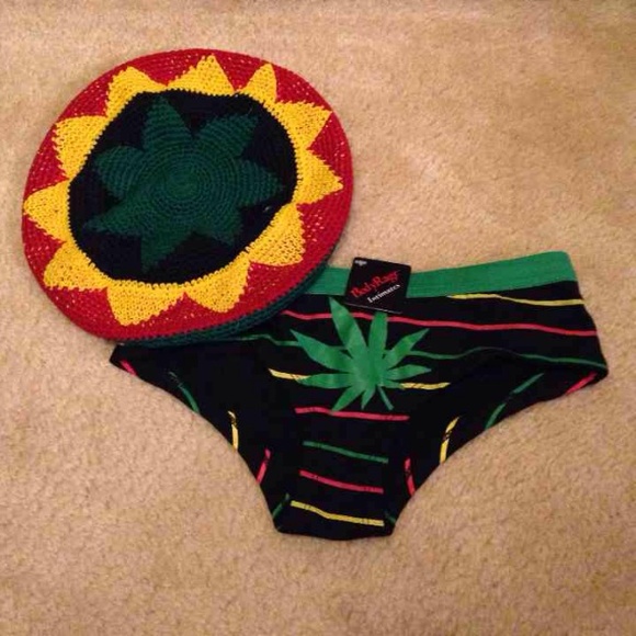 ❌SOLD❌ NWT pot leaf undies - Picture 1 of 3