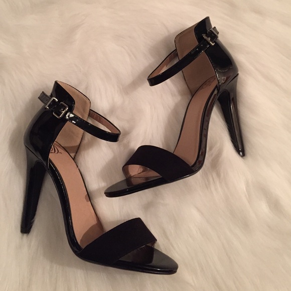 Sexy Black Strappy Heels *closet staple*