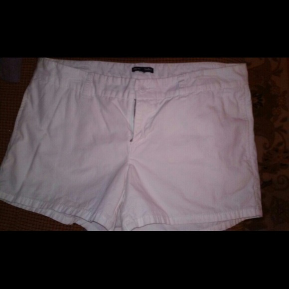 White gap shorts