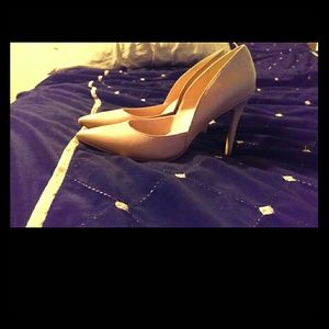 SOLD Like new- nude heals