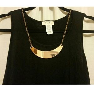 High low blouse w/ Gold necklace