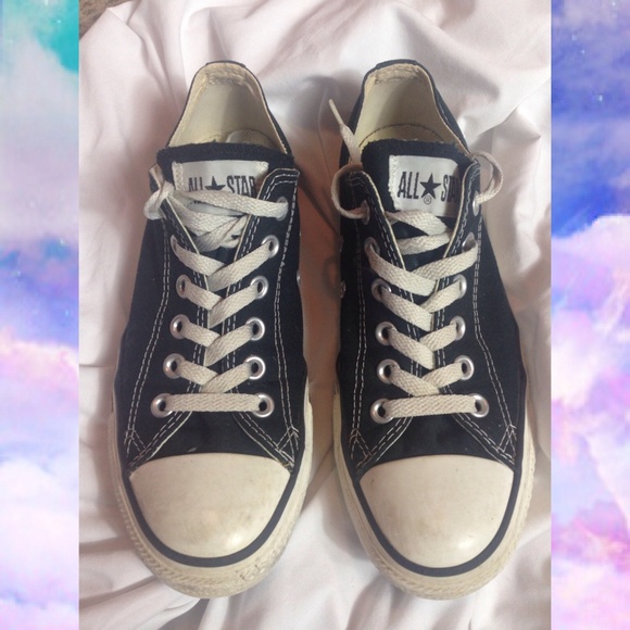 Black low top Converse 💜