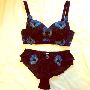 NEW 32B XS floral embroidered push up bra & panty
