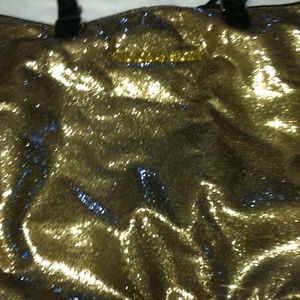 VICTORIAS SECRET OVERNIGHT BAG