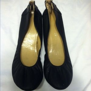 BLACK FLATS WITH GOLD ZIPPER
