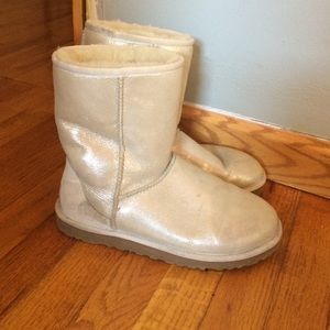 White shimmer uggs