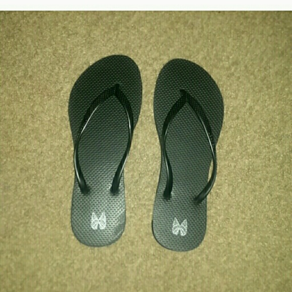 Victoria's Secret flip flops