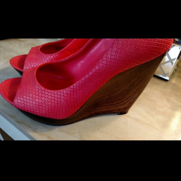 Jessica Simpson wedges