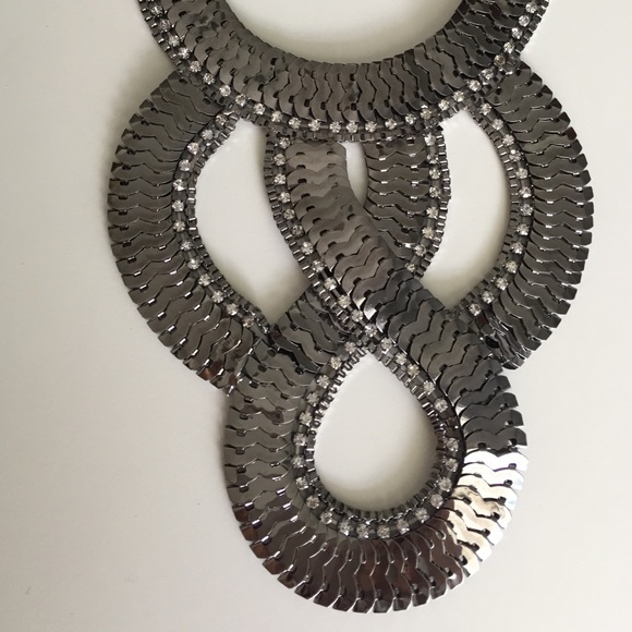 Rocking Metallic Necklace! NEW - Picture 2 of 4