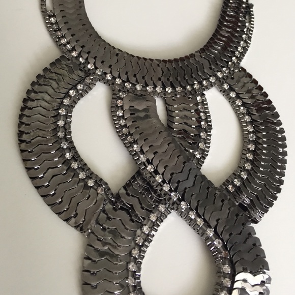 Rocking Metallic Necklace! NEW - Picture 3 of 4