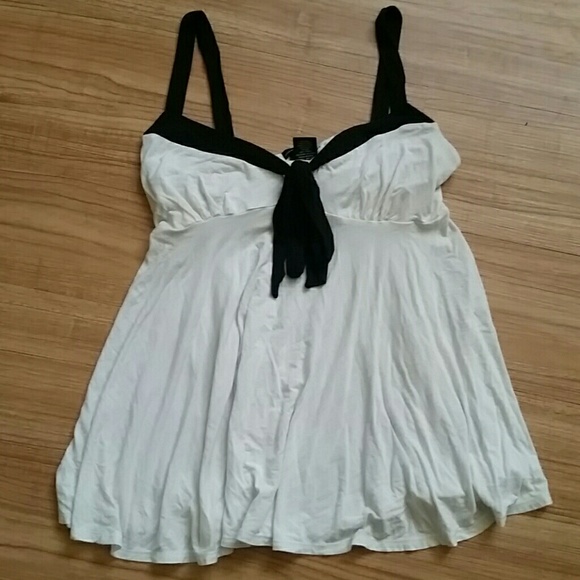 Moda International Tops - Flowy summer top 🐄🐄🐄🐄