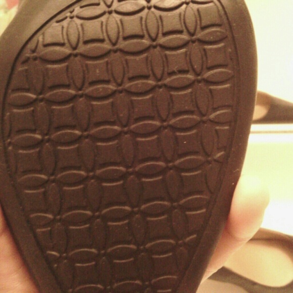 Heels - Picture 4 of 4